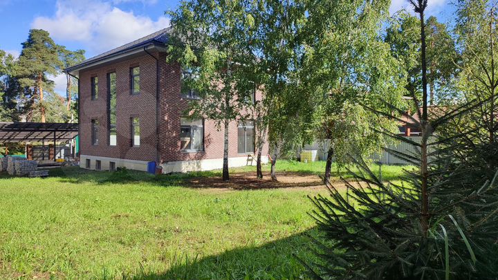 Коттедж 258 м² на участке 13,4 сот.