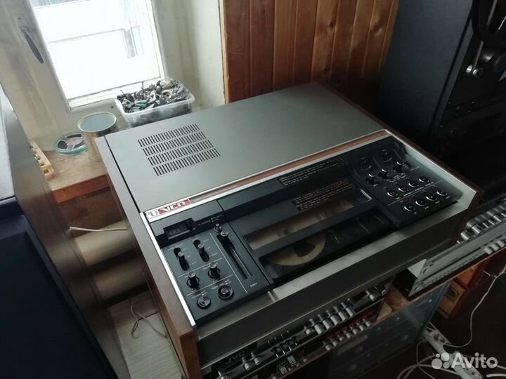 Видеомагнитофон JVC U-Matic
