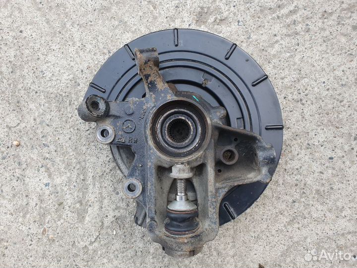 Кулак задний правый AMG для Mercedes W164 W251