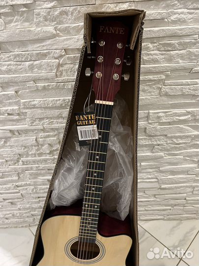 Акустическая гитара