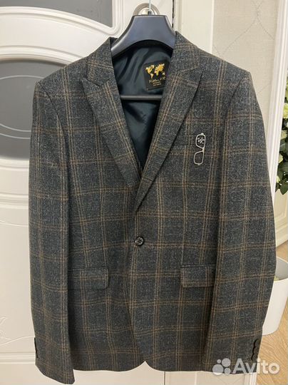 Костюм на мальчика новый, рост 158 см