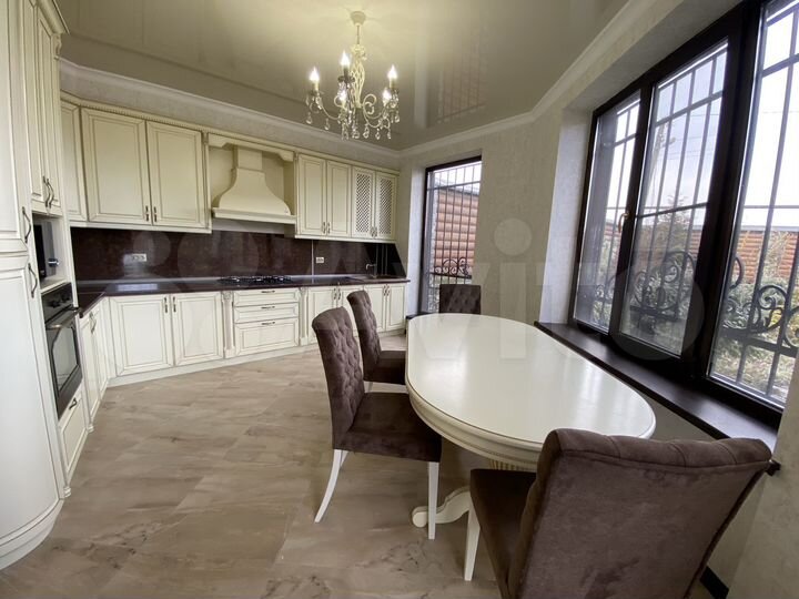 Дом 180 м² на участке 8 сот.