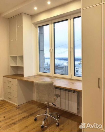 Мебель рабочая зона у окна со шкафом