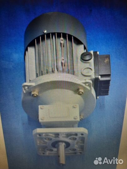 Продам мотор-редуктор Италия новый