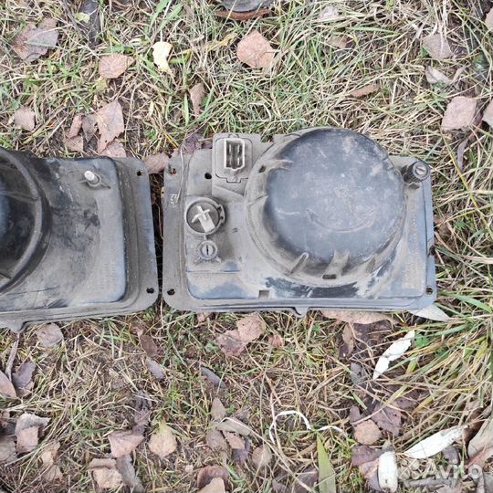 Фара 2шт от волги 3102 стекло правого поворота