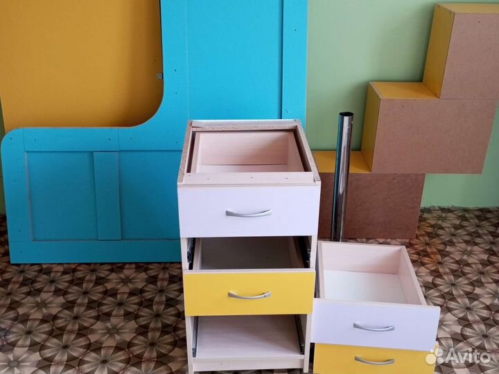 Письменный стол угловой