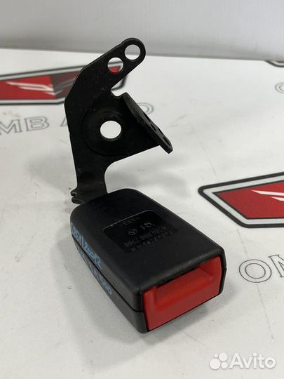 Ответная часть ремня задняя левая Мерседес W204