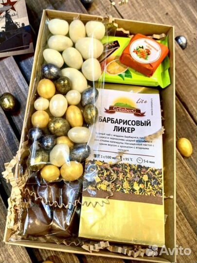 Подарок Мини-презент с чаем и сладостями