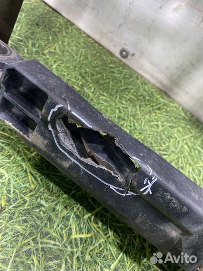 Рамка радиатора Mazda Cx-7 кроссовер 2.3