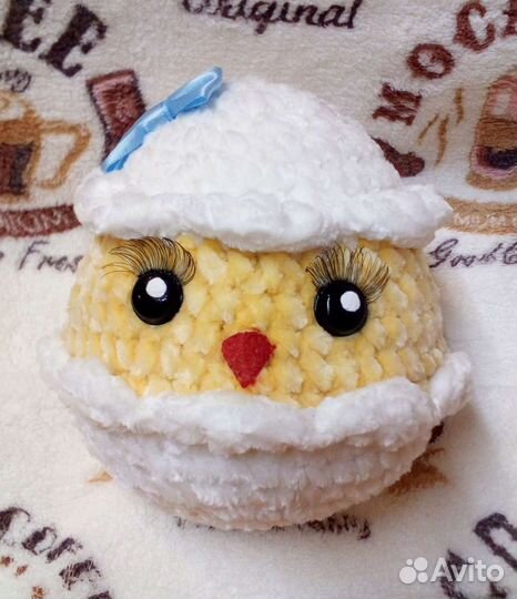 Цыплёнок в яйце