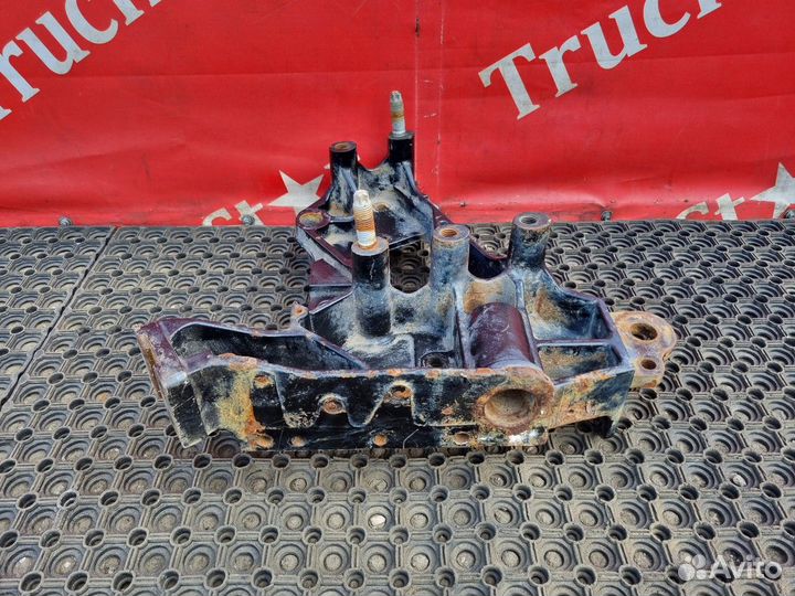 Кронштейн буксировочный левый Renault T, Volvo FH