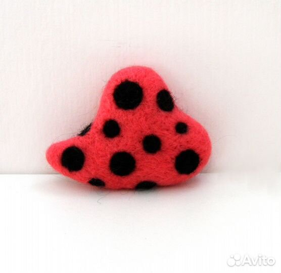 Сердечко валяное с пятнышками