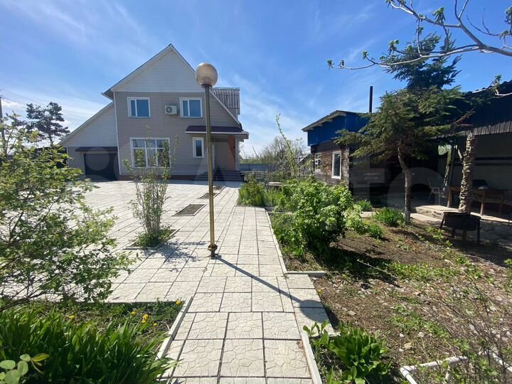 Коттедж 179,6 м² на участке 12 сот.