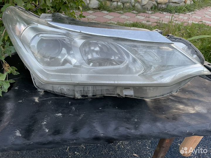 Фары на Toyota Corolla Axio E160