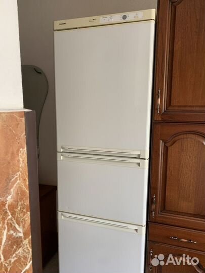 Мебель и холодильник