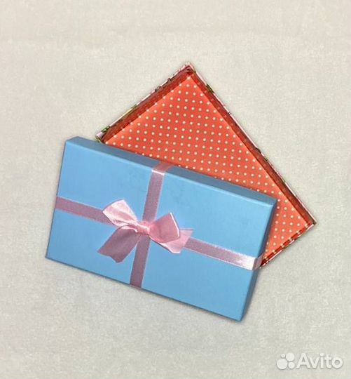 Подарочная коробка 
