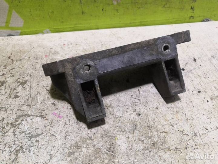 Кронштейн кпп Мерседес Бенз 210 Е-класс