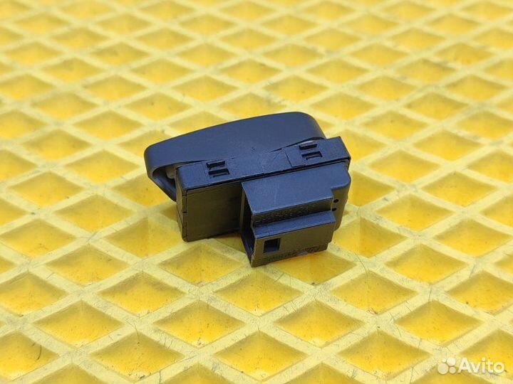Кнопка центрального замка передняя Volkswagen
