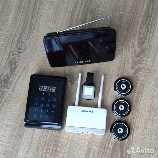 Кнопка вызова официанта в комллекте с часами табло