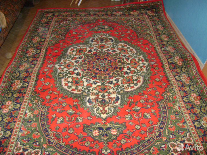 Продаю или меняю на стройматериаля 2 ковра