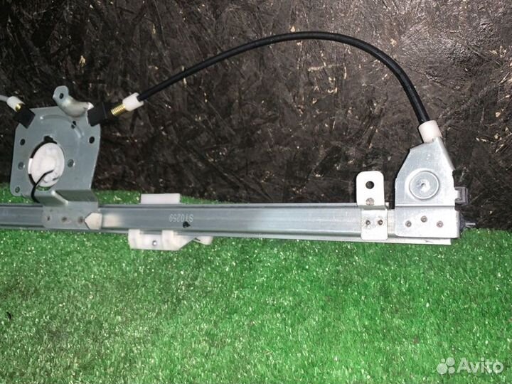 Стеклоподъемник задний правый Mercedes-Benz