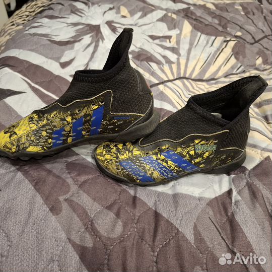 Футбольные бутсы (футзалки)adidas predator