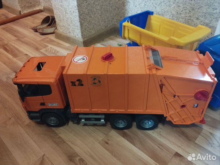 Мусоровоз Bruder