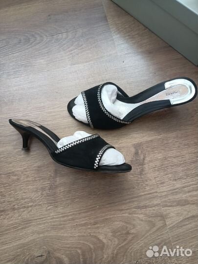 Босоножки замшевые