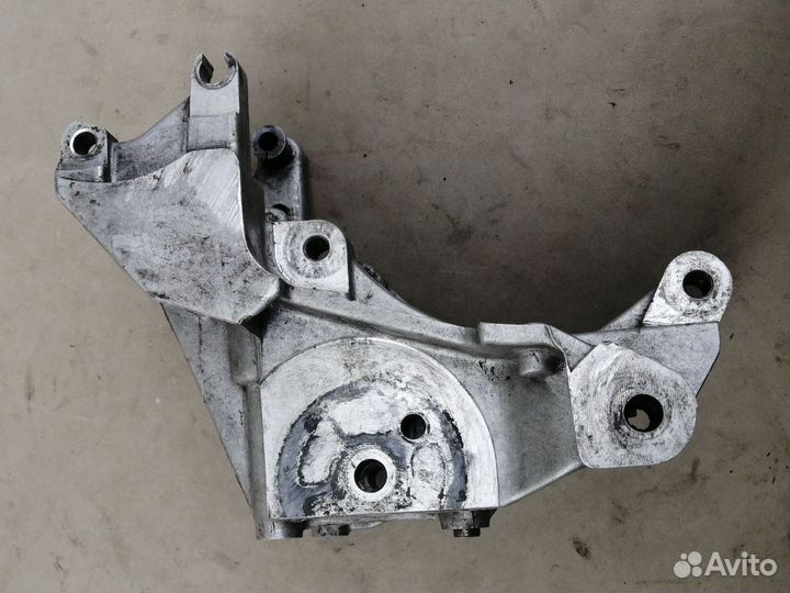 Кронштейн генератора для Citroen Xsara 2000-2005