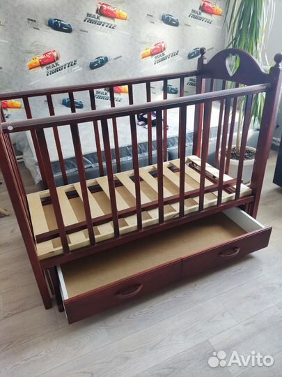 Кровать детская с маятником и выдвижным ящиком