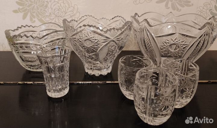 Цена за все хрусталь, 3 салатника, вазы и 4 рюмки