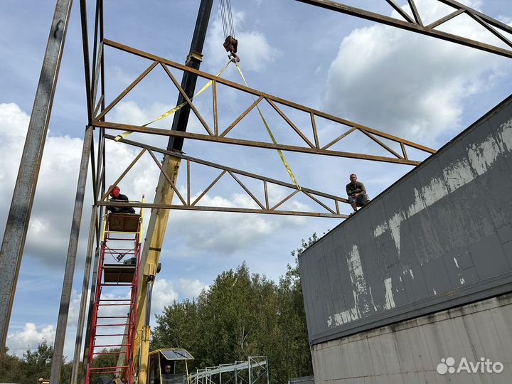 Бригада сварщиков с инструментом