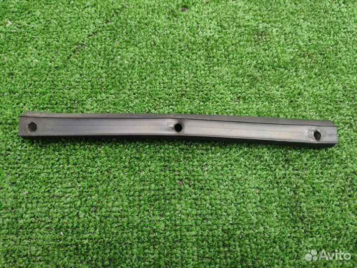 Уплотнитель капота Bmw X3 F25 N20B20A 2012