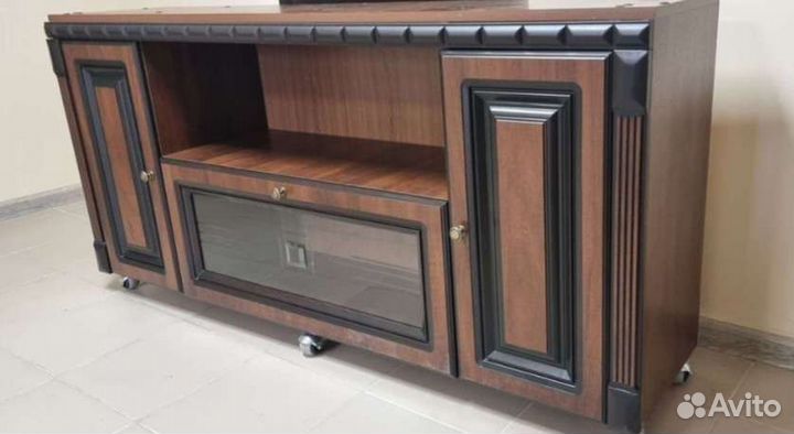 Стол и тумба в офис Шпон + Эмаль Орех