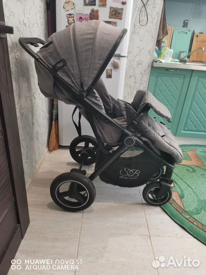 Прогулочная коляска с надувными колесами