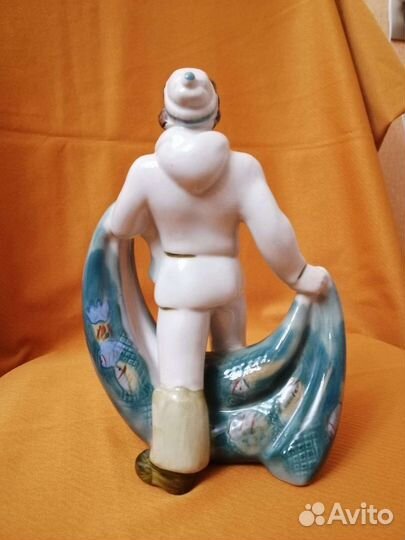 Статуэтка фарфор Рыбак с неводом