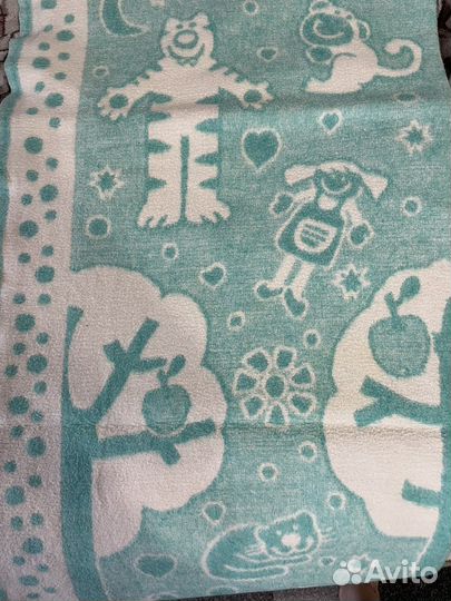 Продам два детских новых одеяла зеленое и голубое