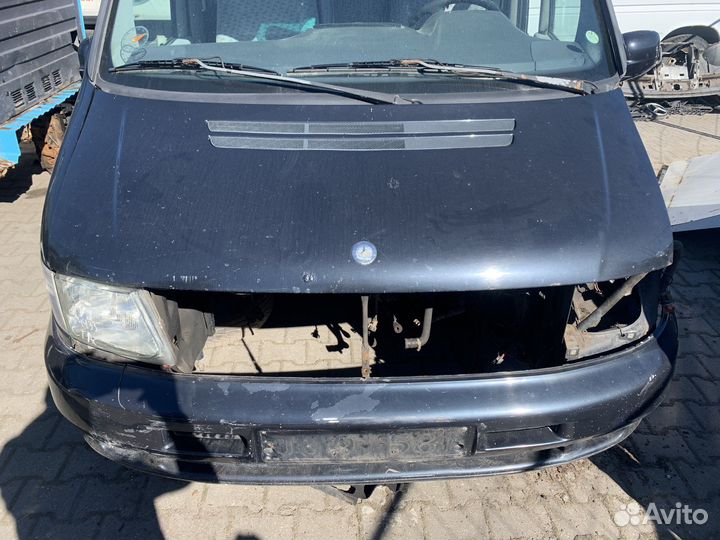 Капот vito w638