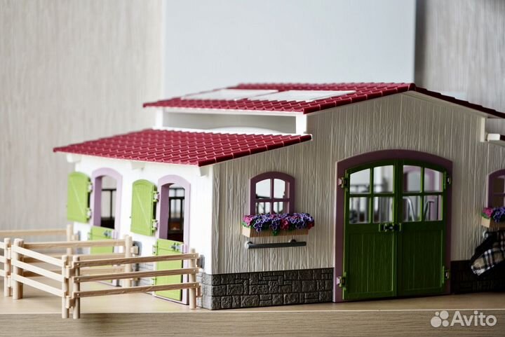 Конюшня Schleich