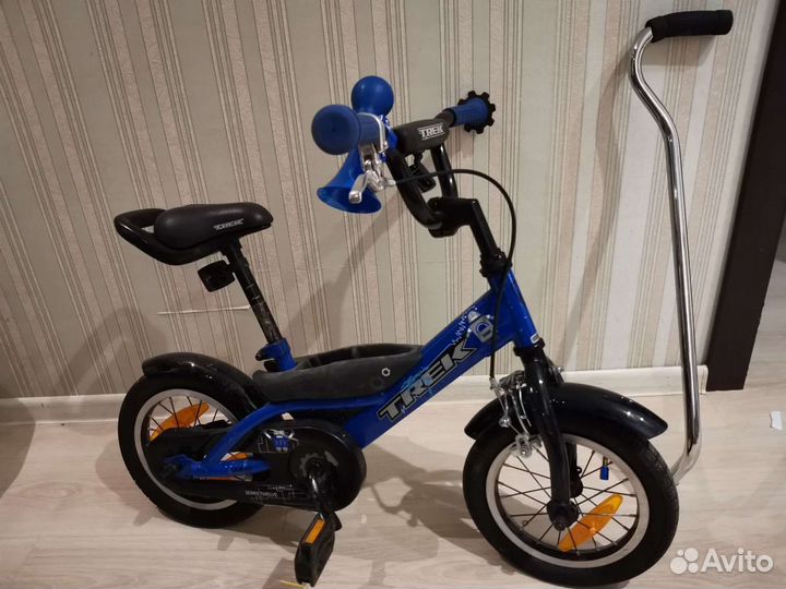 Детский велосипед с родительской ручкой trek Jet 1