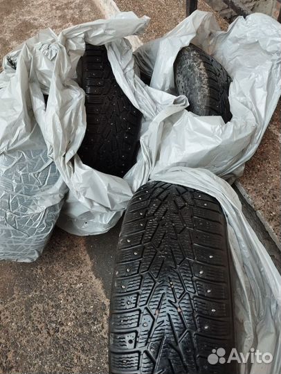 Nokian Tyres Hakkapeliitta 7 215/65 R16 102T