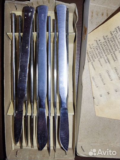 Скальпель остроконечный средний