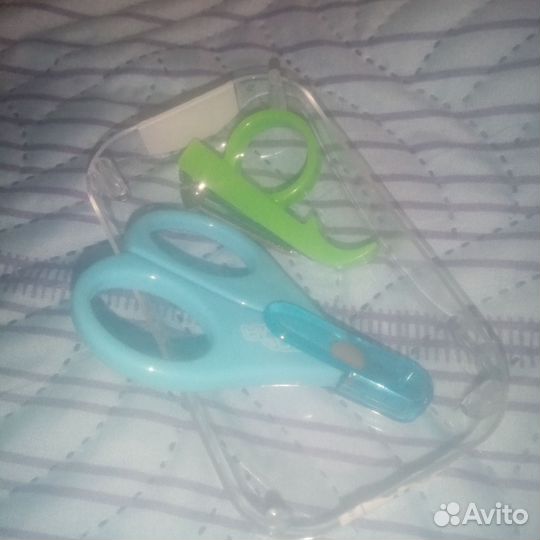 Соски, слюнявчики, ножниски и кусачки детские