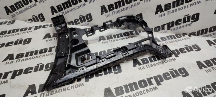 Крепление бампера заднее правое Volkswagen Passat