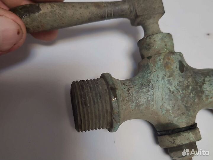 Антикварный кран