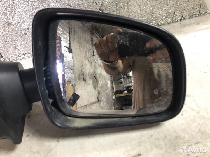 Боковое правое зеркало Renault Logan 2