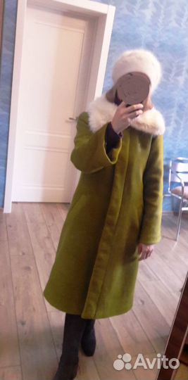 Пальто с меховым воротником