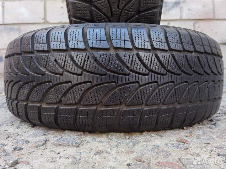 Bridgestone Blizzak LM-32 215/60 R16 99H