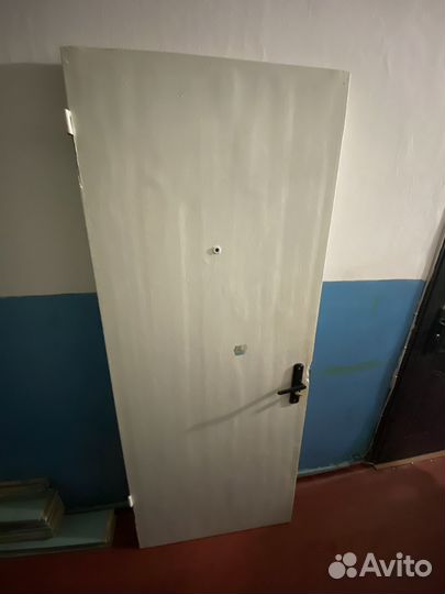 Дверь входная деревянная