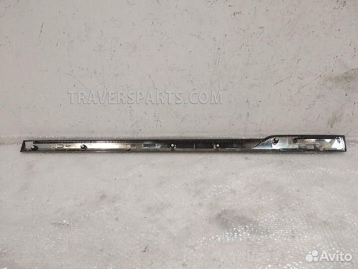 Накладка двери передней левой